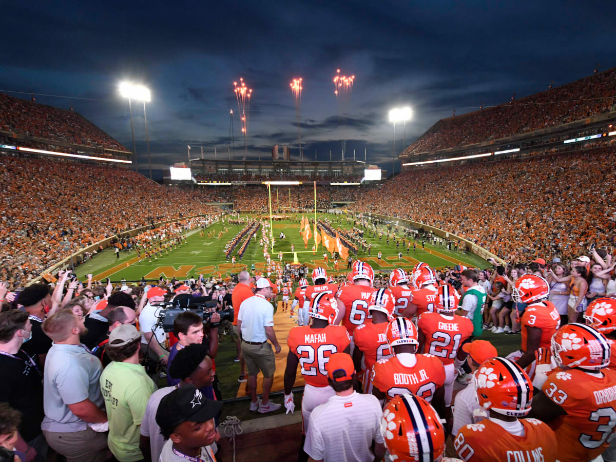 steelerwill's tweet photo. Clemson Football Fact of the Day: Since 1977, Clemson has a 238-55-4 record at home. That's a .808 win percentage. In that same time span, LSU is 223-82-3 at home, a .729 win percentage. History tells us Clemson is the original Death Valley. Stats tell us it's also the best one https://t.co/0OtFP21I1n
