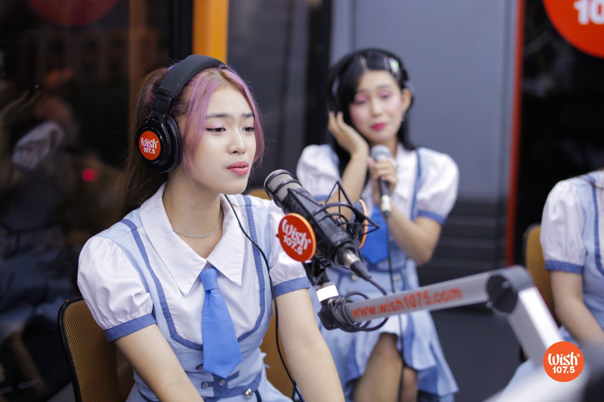 wish1075's tweet photo. The girls of @mnl48official capped off tonight's Roadshow with their ecstatic Wish Bus performance of "365 Araw ng Eroplanong Papel." https://t.co/N6WvqHgju9