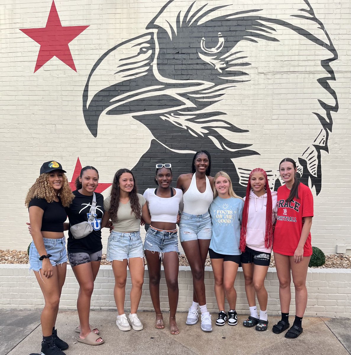 Dodi3Poynter's tweet photo. @halliwill_gabby ❤️🔥 4 clutch FT 18 pts (4-3 💣) to ➡️ us to the 🏆! @justyce_11👑 @ciarasims30 👑 MVP’s #Team @MaddyPoynter @PeppleRiley @niyalenae1 @_tiaaaaa17 @JacelynStarks15 Jaya #MoreThanStats @vjhAlways100 #OneMore https://t.co/vx3M8mQv8M