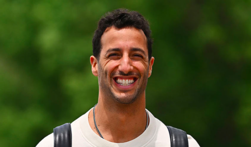 That smile is back! Confirmed @danielricciardo is back in the #F1 racing business. In 2009  @AlphaTauriF1 team (then Toro Rosso) replaced its driver for #HungarianGP - on that occasion with the youngest F1 driver ever at the time = Jaime Alguersuari. #echoesofhistory