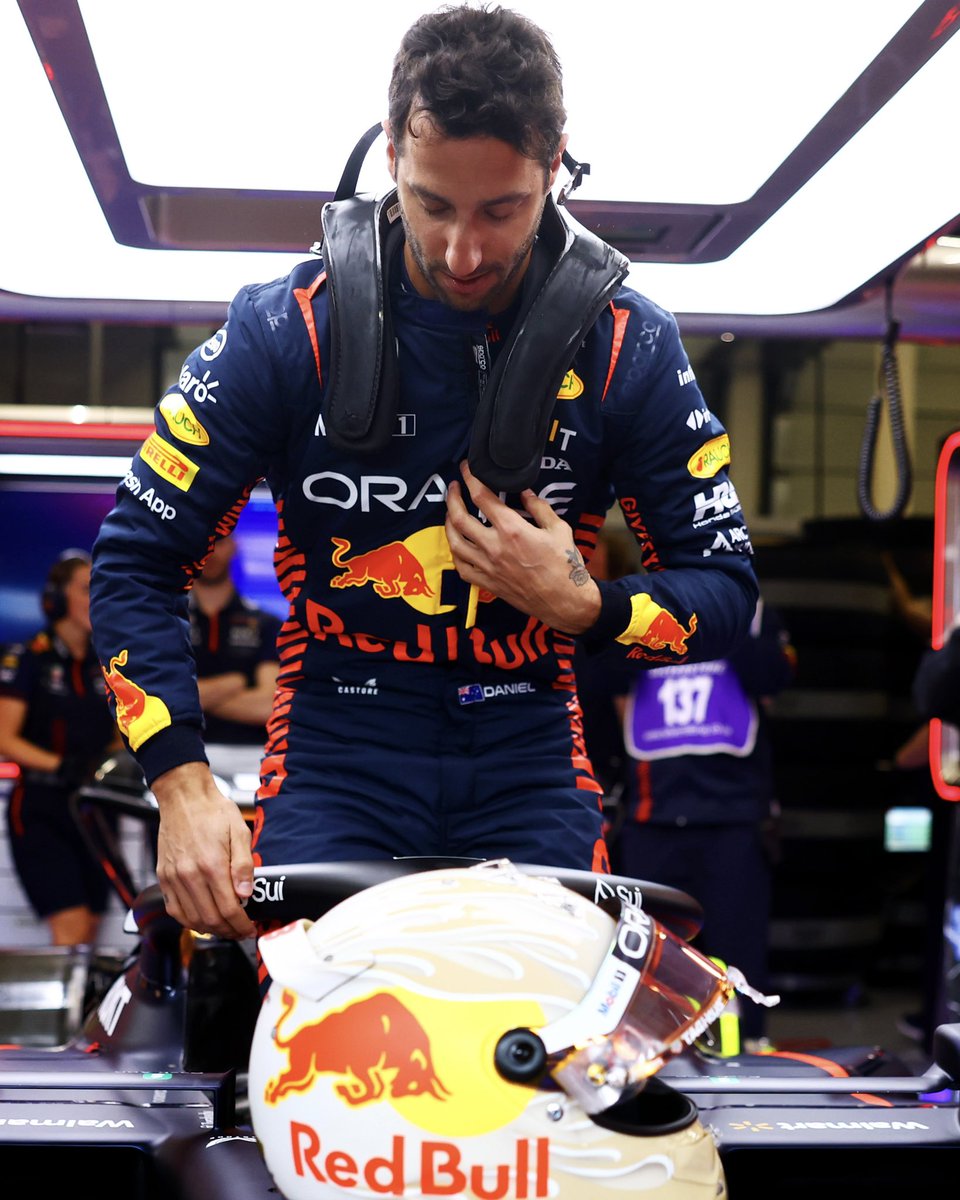 🚨 | Daniel Ricciardo's lap times in today's Pirelli test were so impressive, his best lap would've been good enough for the front row of the Grid in Sunday's British Grand Prix 😳🤯

[<a href="/lawrobarretto/">Lawrence Barretto</a>]