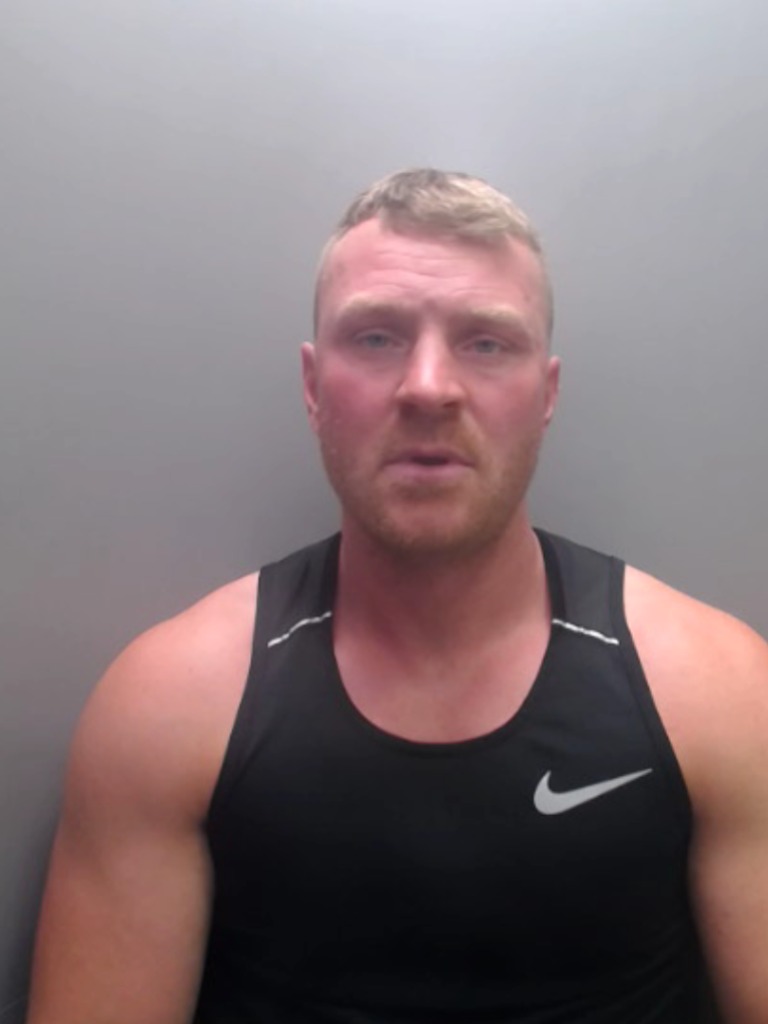 DurhamPolice's tweet image. WANTED! ⚠️
Have you seen Ryan Gilling?

The 33-year-old is wanted on recall to prison for death by dangerous driving.

He has links to #Peterlee.

Anyone who has seen Ryan or with information is urged to contact 101 or Crimestoppers anonymously on 0800 555 111.