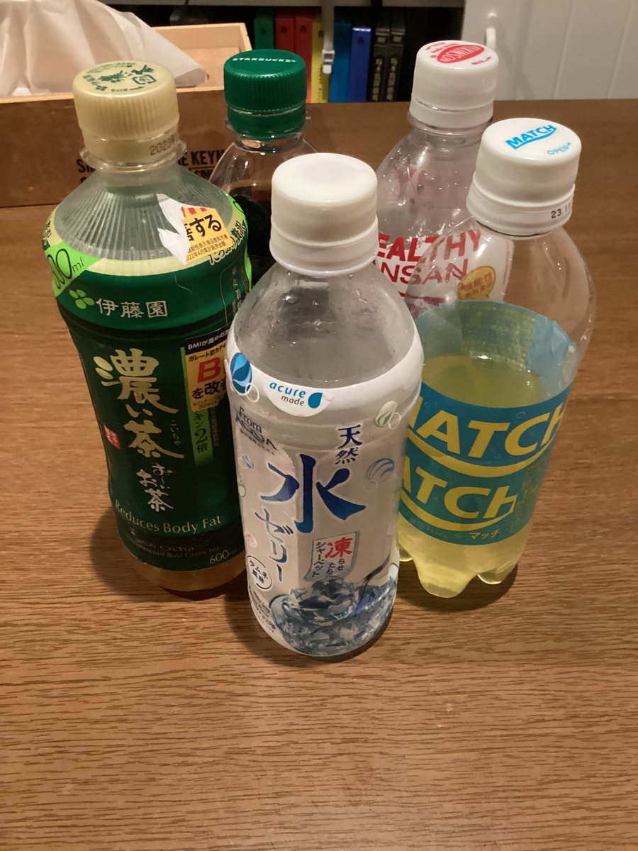 なんかカバン重いと思ったら飲みかけ5本出てきたんだけどマジ病気水ゼリーってなんだよ何で買ったん一口しか飲んでないやん