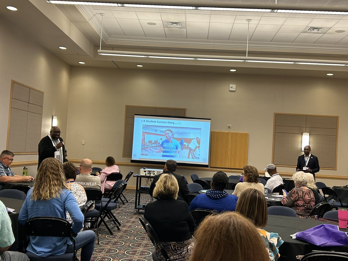 Memphis’ finest presenting to a packed house at the #CTEinstitute. Sharing their knowledge of leveraging partnerships! #innovatetncte #tncte @DedricMcghee <a href="/Mekaeg/">Meka Egwuekwe</a>  <a href="/_CodeCrew/">CodeCrew</a> <a href="/MSCSK12/">Memphis-Shelby Co. Schools</a>