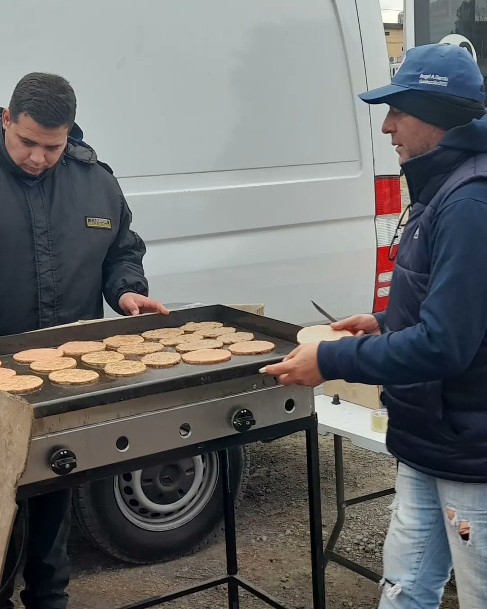 UpsraQ's tweet photo. Ante la intransigencia de la #Patronal se prolonga la Medida de Fuerza en #SIDERAR. PARALIZADA
@24hrs_ARG @radiogremial99 @Ambitocom @MinSeg @MinTrabajoAR @UPSRAok @Radio10 @radiofmq @radiografica893 @InfoGremiales @MundoGremial @infodequilmes @infobae @SitioGremial https://t.co/awHwY2vere