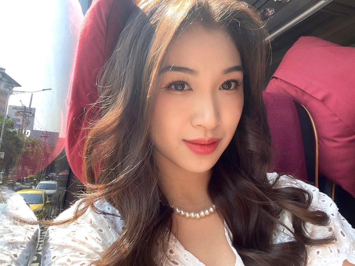 _shanindira's tweet image. SEMARANG THANK YOU! seru sekaliii, bahkan banyak yang gabisa masuk nunggu diluar🥹🤍Selalu senang kalo kesini, hatihati pulangnya kita ketemu di lain kesempatan!