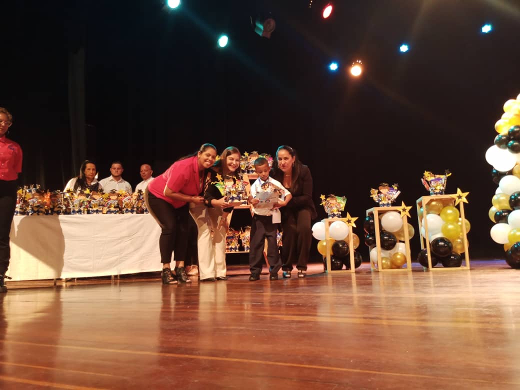 El IVSS a través La Coordinación Nacional de los Centros de Educación Inicial, felicita a todos los estudiantes que exitosamente han culminado su etapa inicial.

#JuntosPorCadaLatido 
#CompromisoYTrabajo

<a href="/NicolasMaduro/">Nicolás Maduro</a>
<a href="/torrealbaf/">Francisco Torrealba</a>