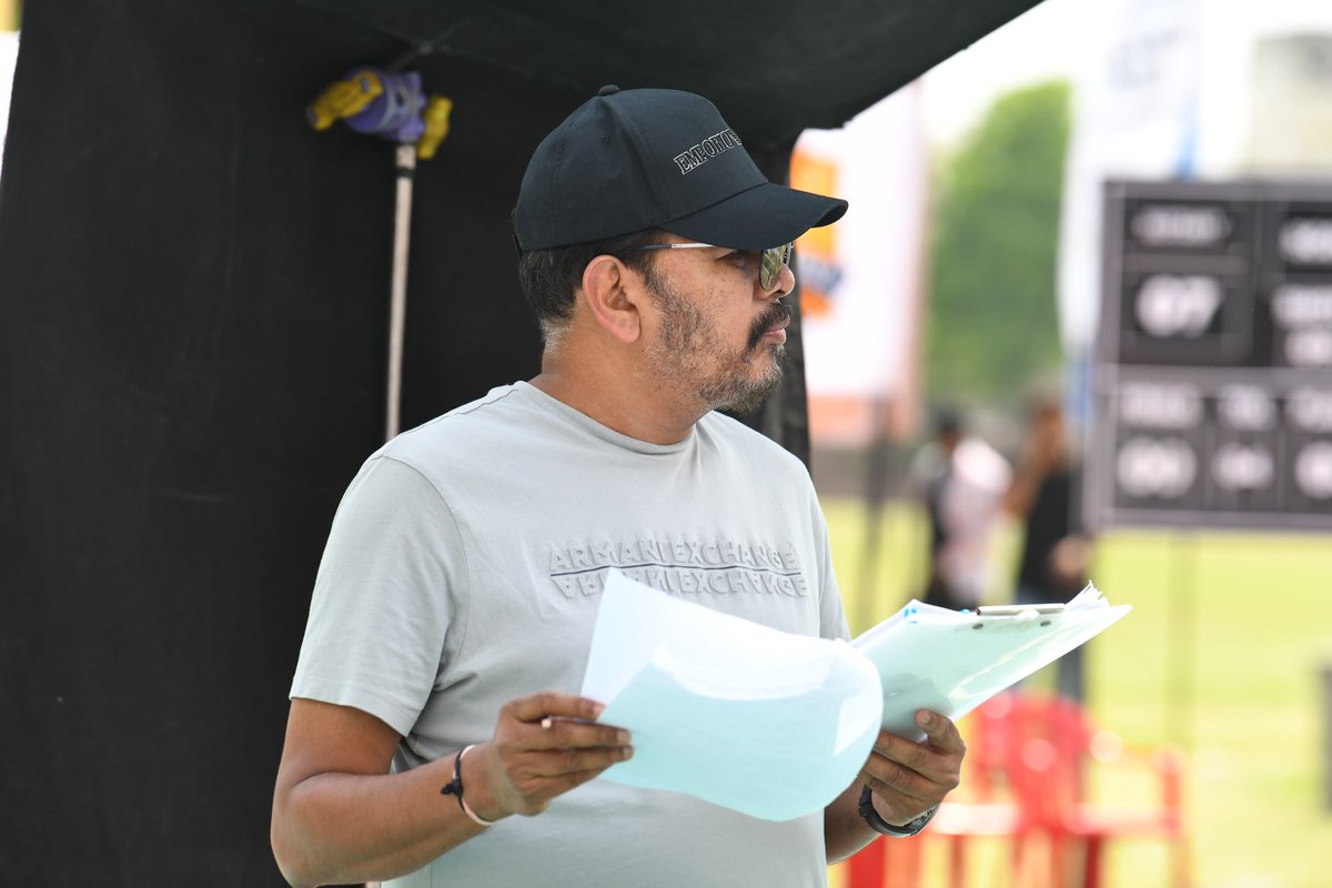 shankarshanmugh's tweet photo. Jumping right into a riveting fight sequence. Back in action, truly! #Gamechanger https://t.co/HKpjXeNfbH
