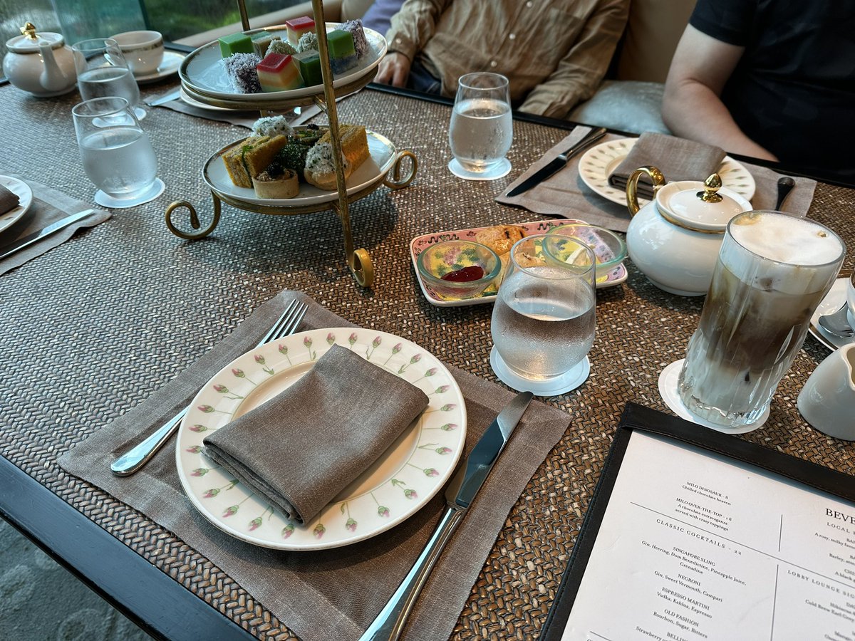 tannmarcel's tweet photo. Simple biz meeting. Nice snacks haha😋😋 https://t.co/qIzbDa1neP