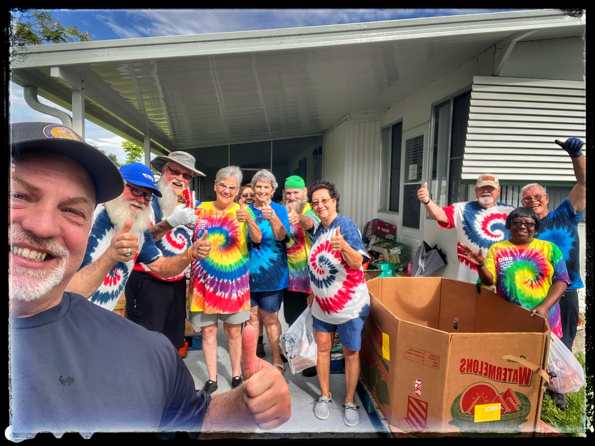 HollyHillPolice's tweet photo. Chief Miller was out with the UBIC food pantry team, led by Pastor Chuck, at Holly Forest this morning.
Rain or shine, Pastor Chuck and the UBIC team will always be there to help their community. https://t.co/KamgjNzTw5