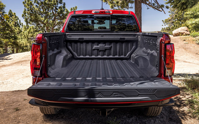 Carsforsalecom's tweet image. Looking for a great mid-size truck with a fresh look, turbocharged power, and updated tech? The '23 @Chevrolet Colorado is a certified win! 🥇🙌

Expert Review: bit.ly/43jiRd1

#FindNewRoads | #FindYours