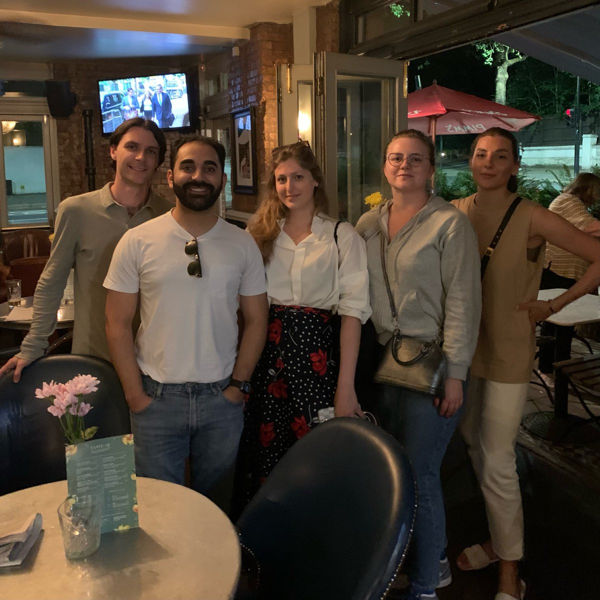 Last night we saw two tribes going to war.  Mike and his team came out valiantly against Sofia's team of previous winners.
Are you ready to take on the challenge? Join us every Monday at 8pm.
See you at the pub!!!!!