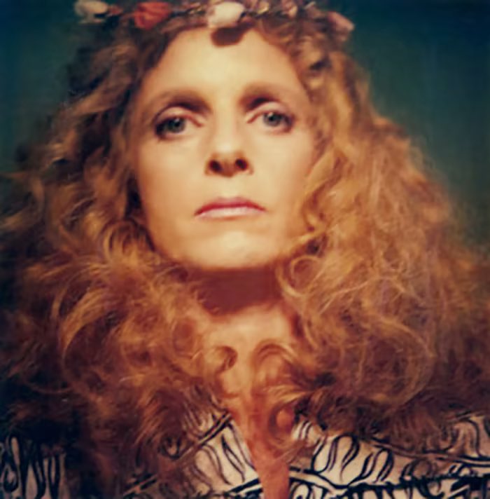 linda-mccartney-daily-on-twitter-a-polaroid-self-portrait-of-linda