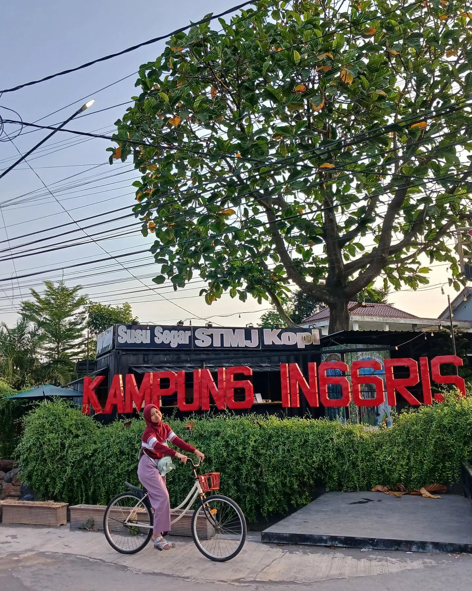 Sepeda ontel adalah alat transportasi yang panting di Kampung Inggris Pare..
_
Repost @syakilafahra_ 
.
bagikan cerita &amp; keseruanmu di pare-kediri 📍
.
tag &amp; follow @visitpare 
info lembaga kursus kampung inggris pare 
#visitpare 
#pare #kampunginggris #kampunginggrispare