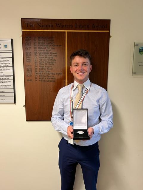 UCDMedicine's tweet photo. The Niamh Watters Medal 2023 was awarded to Dr Patrick Gorman. The recipient is selected by colleagues &amp; peers as someone who worked well with other interns &amp; provided support. SVUH has awarded this Medal in Dr. Watters' memory, and her family was present to award the medal https://t.co/yXT0TdCJ67
