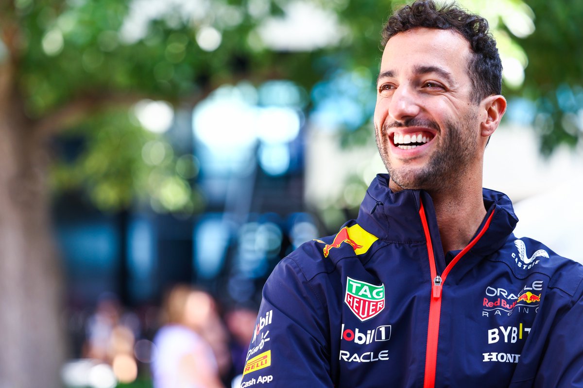 F1's tweet photo. That smile will never get old 😍

#F1 @danielricciardo https://t.co/53iReoOWir