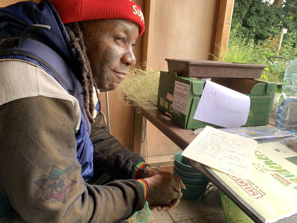 LPTarts's tweet image. Back down #QueensRoadAllotment today with many humans, several hounds &amp;amp; an exciting new join-up with @twoqueensstudio &amp;amp; @seanroyparker’s #thebeans project (more to follow!) Thanks 2 all - &amp;amp; 2 MC Major Sass for this gorgeous poem and little bit of #DogHeaven in response. 🐕 💚🌈