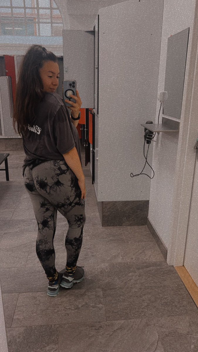 nftqueen_v's tweet photo. Day 3 … now I have to do this 5 weeks and 4 days 🥲 

@ShreddedApes here is my POG 💪🏼 https://t.co/zqQmUPaATj