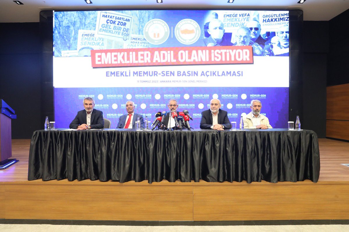 Sdka_Aydin's tweet photo. EMEKLİLER ADİL OLANI İSTİYOR

Kamu Görevlisi Emeklileri tarafından endişeye ve huzursuzluğa neden olacak Kanun Teklifi onarılmalı;
Emeklilerin refahını iyileştirmeye yönelik düzenlemeler hayata geçirilmelidir

@emekli_memursen’ in Basın açıklamasındaydık

@alikucukkosen https://t.co/kCqE8OEu37