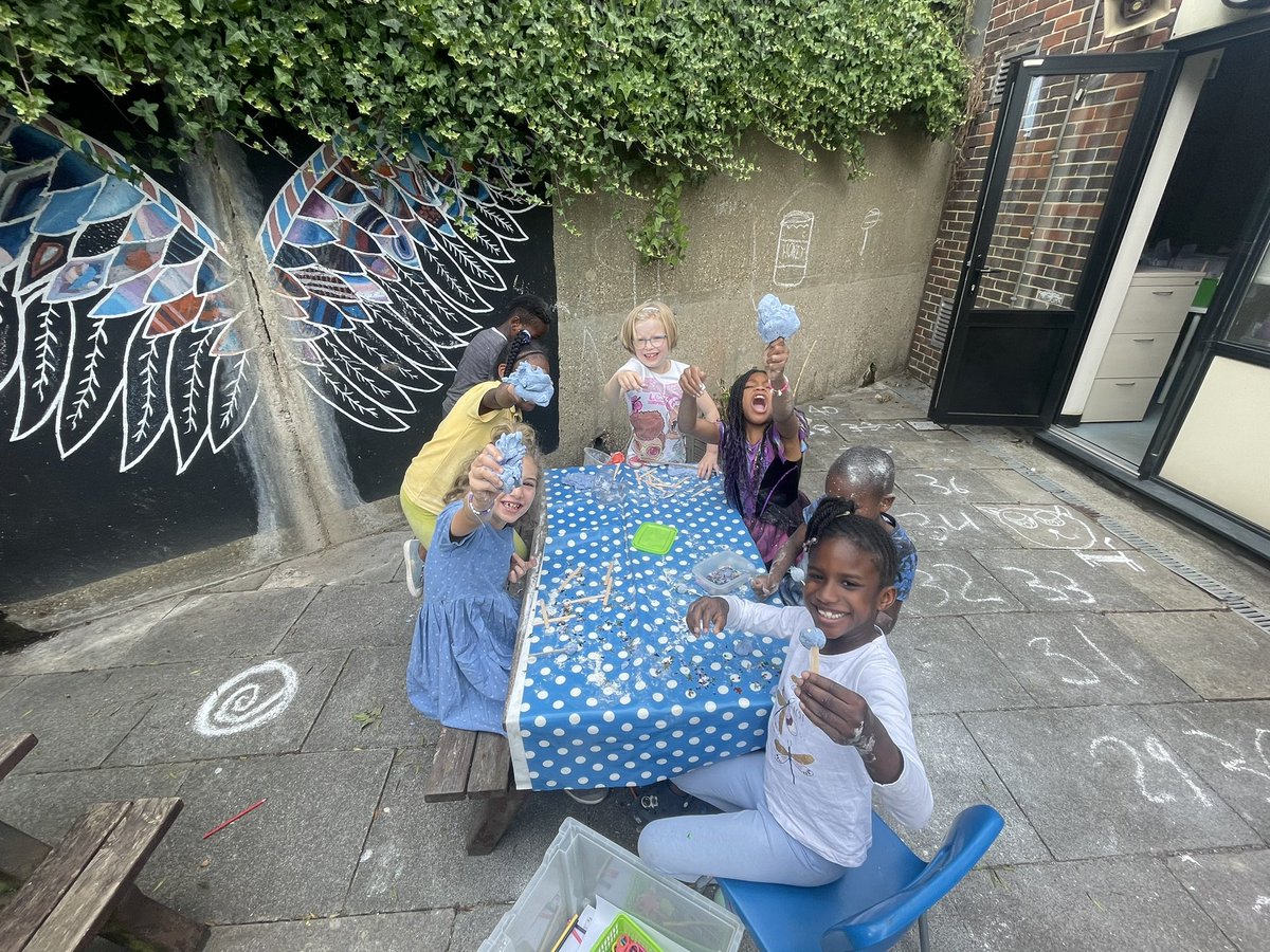 MrFielding tweet media