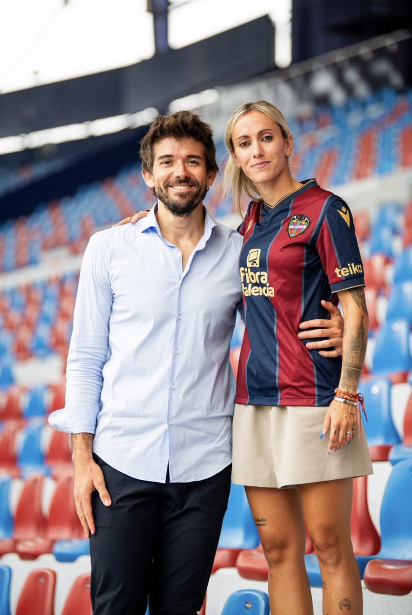 BeplayerGlobal's tweet image. @Angela_Sosa_10, nuevo fichaje del @LUDfemenino 🐸🔥

Temporada muy ilusionante y muy contentos de estar a tu lado en estos momentos tan especiales.

#BePlayer