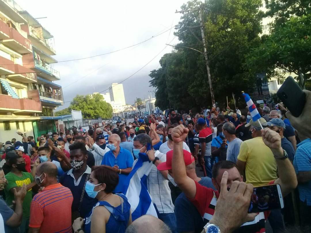 Hace dos años, en las calles de La Habana junto al pueblo en defensa de la Revolución ! 
¡ Fue una victoria popular 🇨🇺 !
#ConLaFuerzaDelPueblo