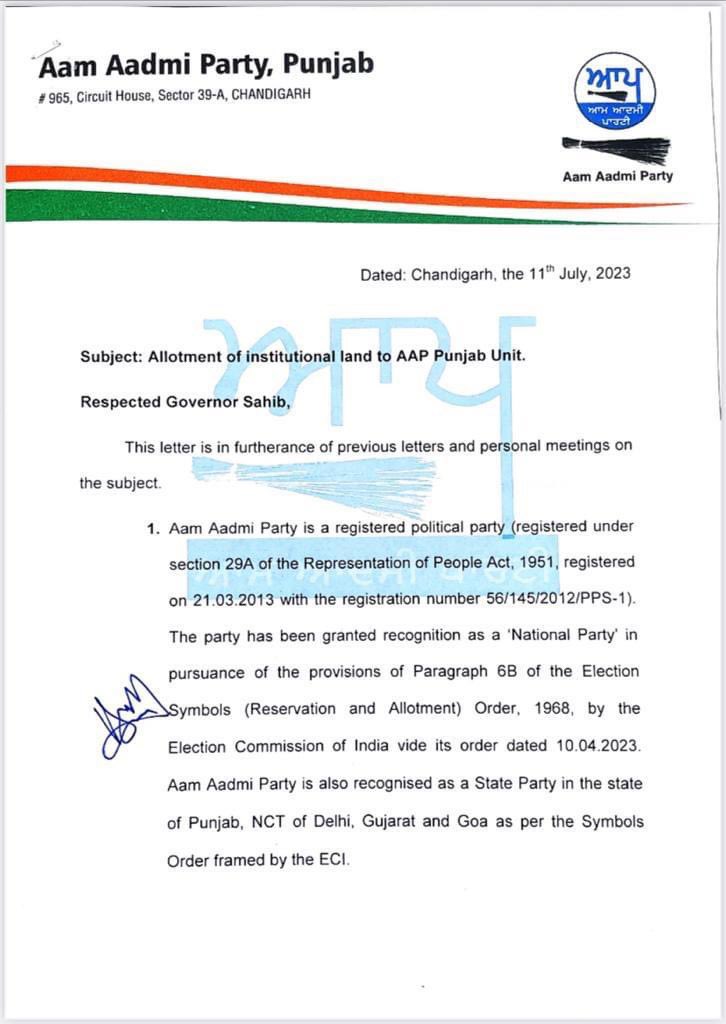 Sorrow state of affairs <a href="/BhagwantMann/">Bhagwant Mann</a> is asking shelter for their party #AAP at Chd from #Punjabgovernor , Instead of demanding #releifpackage . Punjab is floating , people are #dying children are crying with #PunjabFloods <a href="/sunilkjakhar/">Sunil Jakhar</a> <a href="/BJP4Punjab/">BJP PUNJAB</a> <a href="/IYCPunjab/">Punjab Youth Congress</a> <a href="/abpsanjha/">ABP Sanjha</a>