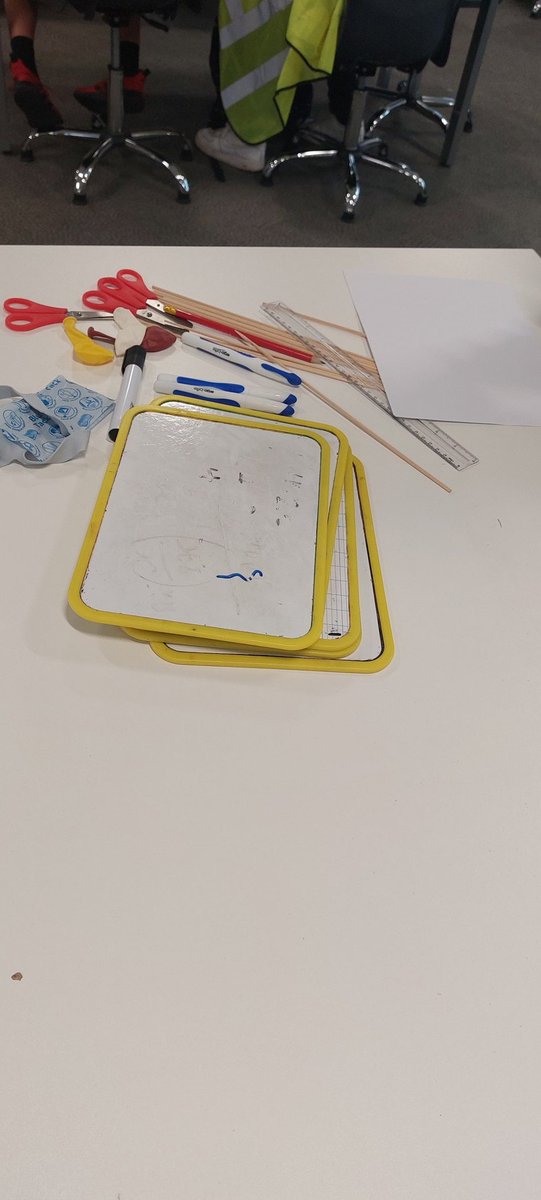 SharonR301995's tweet photo. Working as a team to make a bridge @Class5_6M @class_6f https://t.co/1AR8I6f3ZF