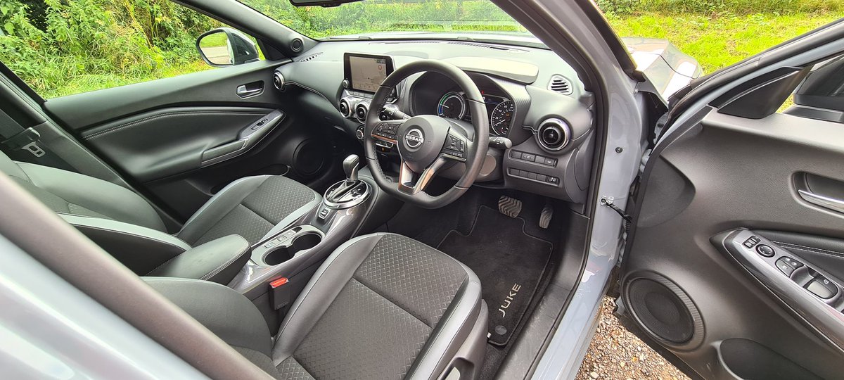 MttRbnsn's tweet photo. From one grey @NissanUKPR crossover to another. This week's test car is the £27,995 as-tested (Ceramic Grey is the only option at £745) #Juke #Hybrid #NConnecta.

It uses the multimodal 'box from some #Renault #ETech #HEVs, but the engine and e-motor are said to be Nissan's own. https://t.co/pEkhtW8bKu