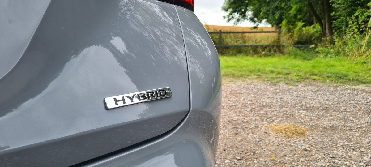 MttRbnsn's tweet photo. From one grey @NissanUKPR crossover to another. This week's test car is the £27,995 as-tested (Ceramic Grey is the only option at £745) #Juke #Hybrid #NConnecta.

It uses the multimodal 'box from some #Renault #ETech #HEVs, but the engine and e-motor are said to be Nissan's own. https://t.co/pEkhtW8bKu