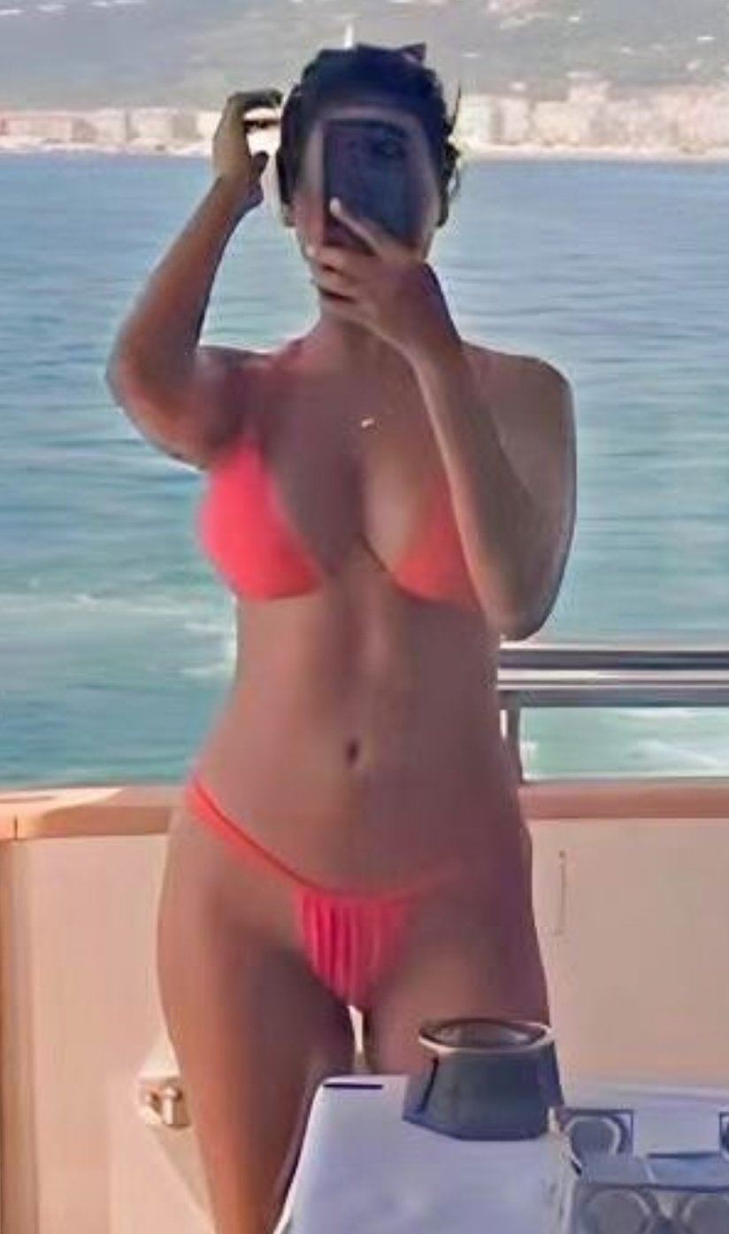 F0wAyTuagAMdZkx?format=jpg&name=large