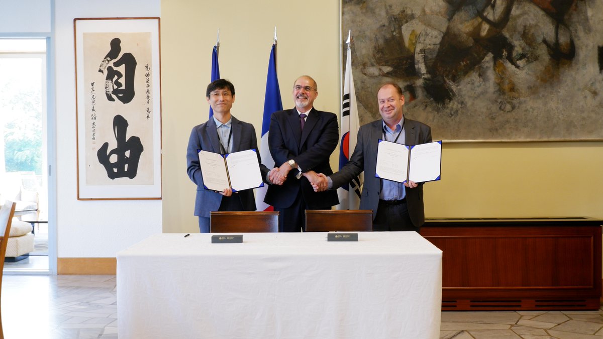 Phedro_L's tweet image. 🤝 @Evidenlive &amp;amp; ETRI have signed a 3-year contract to support the South Korean plan to innovate in #HPC tech &amp;amp; will help reinforce and develop the industry ecosystem in the country.

➡ atos.net/en/2023/press-…
#ComputingResearch