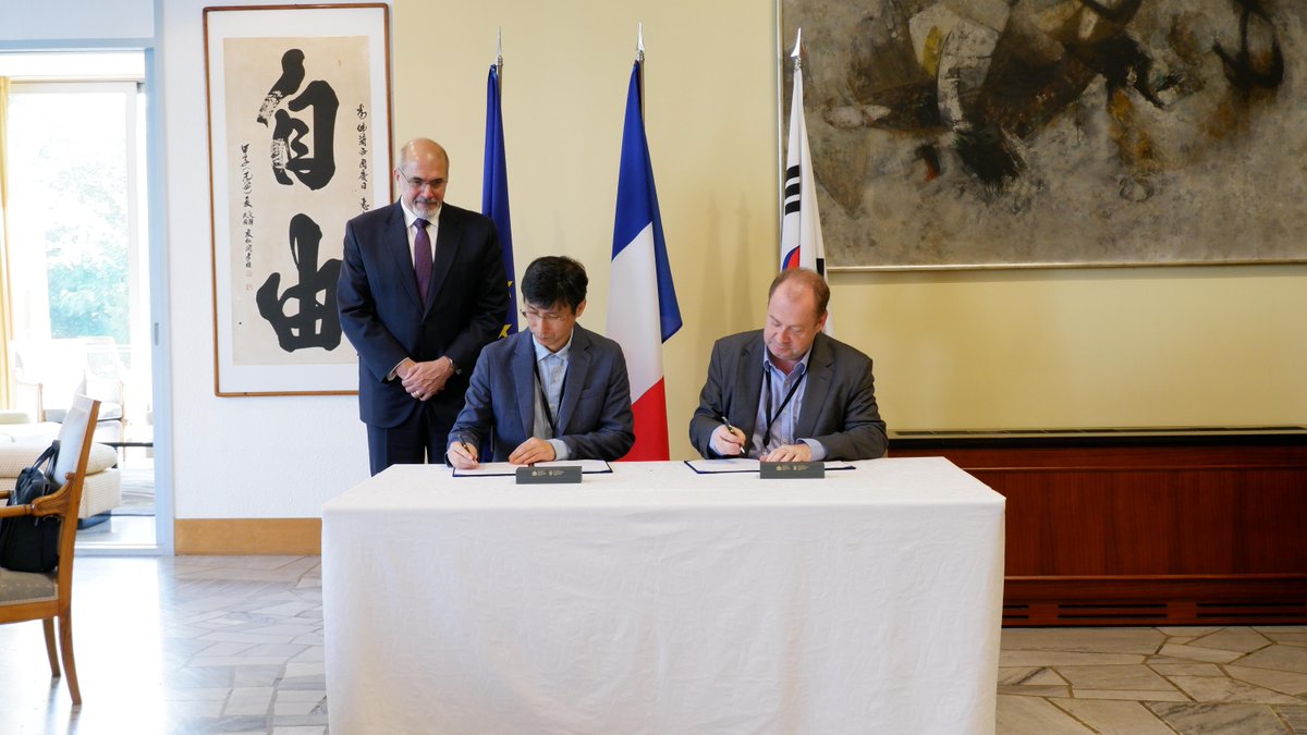 Phedro_L's tweet image. 🤝 @Evidenlive &amp;amp; ETRI have signed a 3-year contract to support the South Korean plan to innovate in #HPC tech &amp;amp; will help reinforce and develop the industry ecosystem in the country.

➡ atos.net/en/2023/press-…
#ComputingResearch