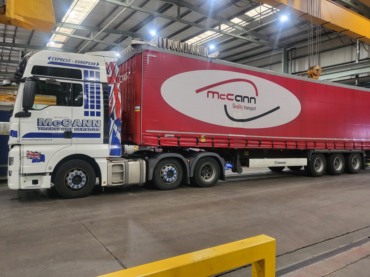 McCannTrans's tweet photo. Loaded trailer MC4051 stolen last night from the Scunthorpe area, Red euroliner with McCann on side as below, please retweet and let me know if any sightings, thanks, GPS has been removed #stolentrailer https://t.co/PLdrwEuVVc