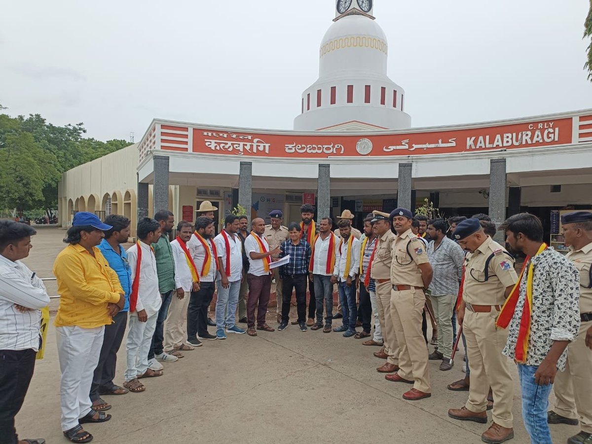 rlyhydka's tweet photo. Team #Kalyana Nadu Vedike wrote letter in BLOOD to @narendramodi ji demanding operation of #Kalaburagi Rail Division &amp; AIIMS

#WewantKLBGRailDiv

@AshwiniVaishnaw @blsanthosh @RailMinIndia @bhagwantkhuba @JoshiPralhad @UmeshJadhav_BJP @PriyankKharge @CMofKarnataka @DrmSolapur https://t.co/Kd9oNwH6Te