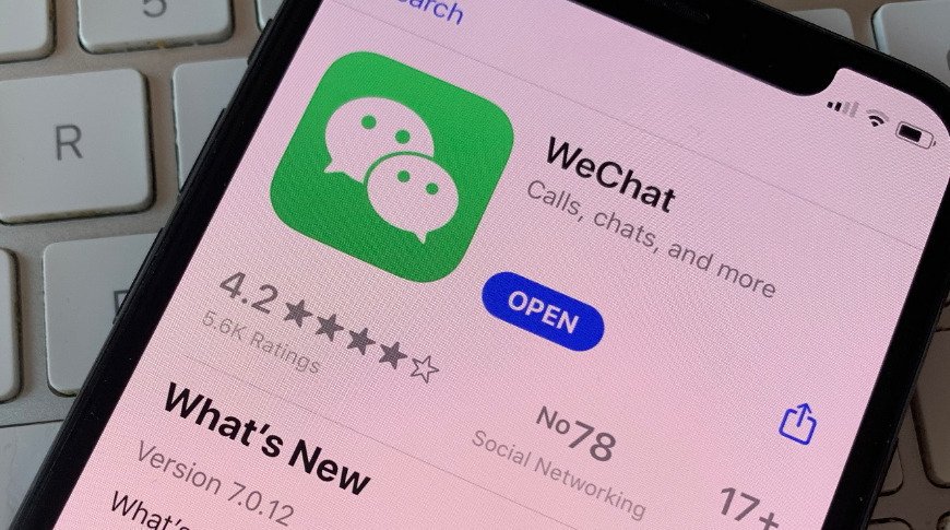 Apple has opened up an online store on WeChat, the major messaging app owned by Tencent, giving customers in China another avenue to buy iPhone, iPad, Mac, and more. By @MalcolmOwen 
 
 https://t.co/U5JjS9P4YQ https://t.co/6mEFIJNc8x