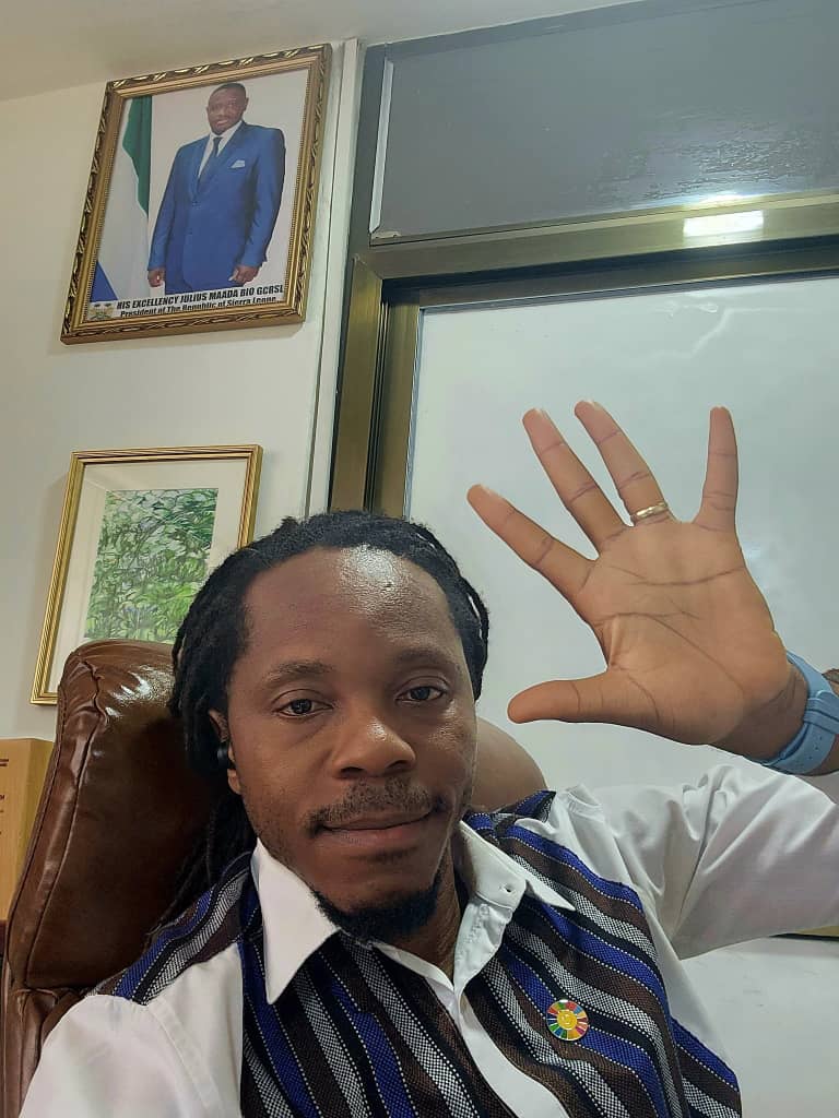 Theodore Roosevelt said, "A man who has never gone 2 school may steal a freight car; but if he has a university education, he may steal d whole railroad." The tale of <a href="/dsengeh/">David Moinina Sengeh</a> who led the generation of rigged elections #data in #SierraLeone. We know this was not <a href="/BillGates/">Bill Gates</a> plan.