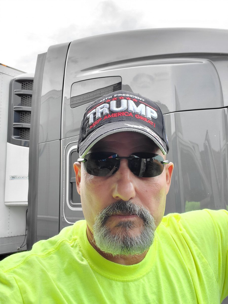 Chicago1Ray's tweet photo. I stand with Trump, he's the only one standing between us and these tyrants, who's with me https://t.co/wotKCUG6JK