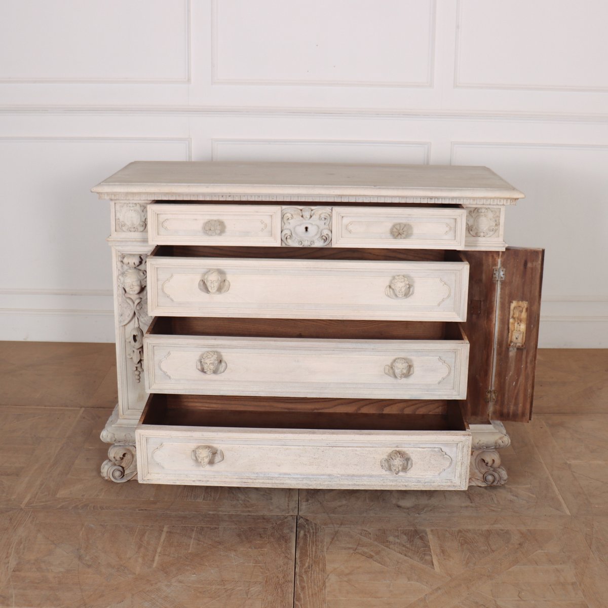 ArcadiaAntiques's tweet photo. Wonderful 18th Century Italian carved and bleached walnut commode. 1780.
Price: £3,995
https://t.co/K1vaElXwgb
#walnutcommode #ItalianCommodes #bleachedwalnutcommodes https://t.co/sYQBflXVwU