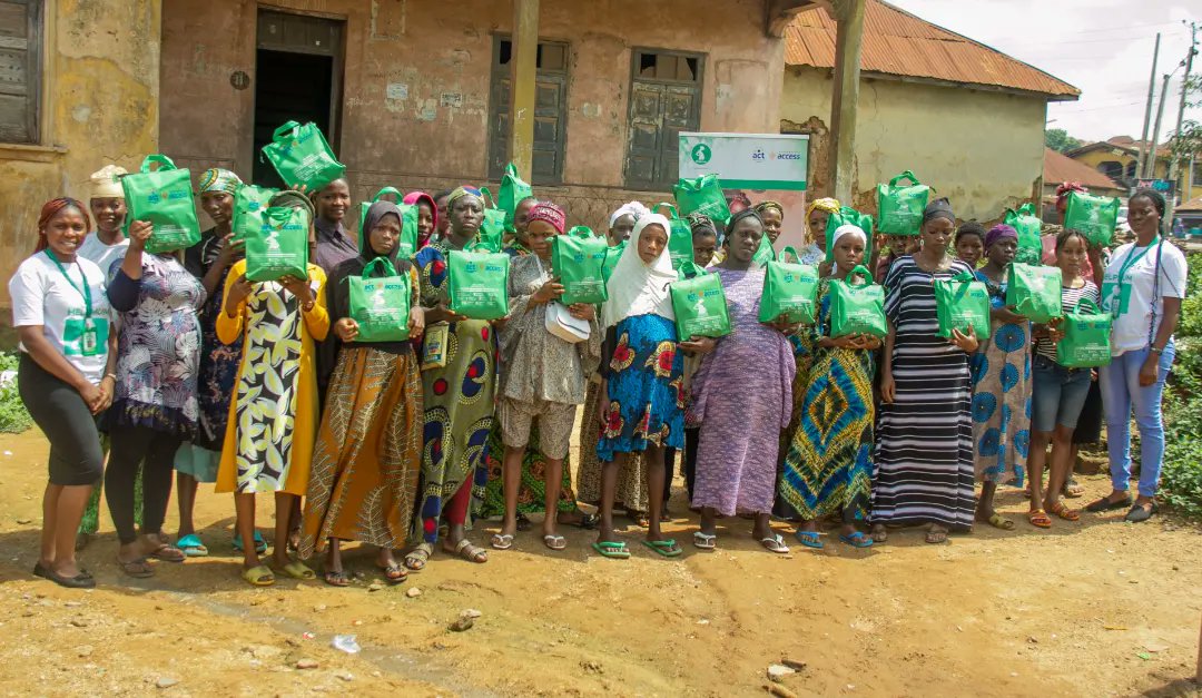 helpmum_ng's tweet photo. Sepsis is a key contributor to both maternal and neonatal mortality, accounting for 15% of all neonatal deaths and 1 in every 10 maternal deaths. Maternal sepsis refers to life-threatening organ dysfunction resulting from infection during pregnancy, childbirth, post-abortion, or the postpartum period. Similarly, neonatal sepsis, particularly early-onset neonatal sepsis (within the first 7 days of life), refers to an infection in the bloodstream of the newborn that is transmitted from the mother to the child during childbirth or in the care-giving environment after birth which is why clean and hygienic practices during delivery are crucial for ensuring the well-being and safety of both the mother and the newborn. The implementation of proper hygiene measures helps to minimize the risk of infection and complications that may arise during the delivery process. 

To mitigate this issue, the HelpMum team, in collaboration with the @actfoundation_ visited Iyana Kobomoje community in Oyo state to distribute the HelpMum clean birth kit to pregnant women in the community. 
 
Mrs. Ganiyu, one of the beneficiaries expressed her gratitude to HelpMum and @actfoundation_ for giving her the Clean Birth Kit. She emphasized how useful the kit will be during the delivery of her baby. She specifically highlighted how the kit has save her the inconvenience of having to go out and purchase the items individually due to the fact that she is already close to her delivery date. Mrs. Ganiyu extended her appreciation to HelpMum for providing pregnant women like herself with these valuable resources that ensure a safe delivery.

#maternalhealth #childhealth 
#cleanbirthkit
#infanthealth #safedelivery #hygiene #mothersday #infanthealth #savinglives #HelpMumfreecleanbirthkit #impact #reducingmaternalmortality
