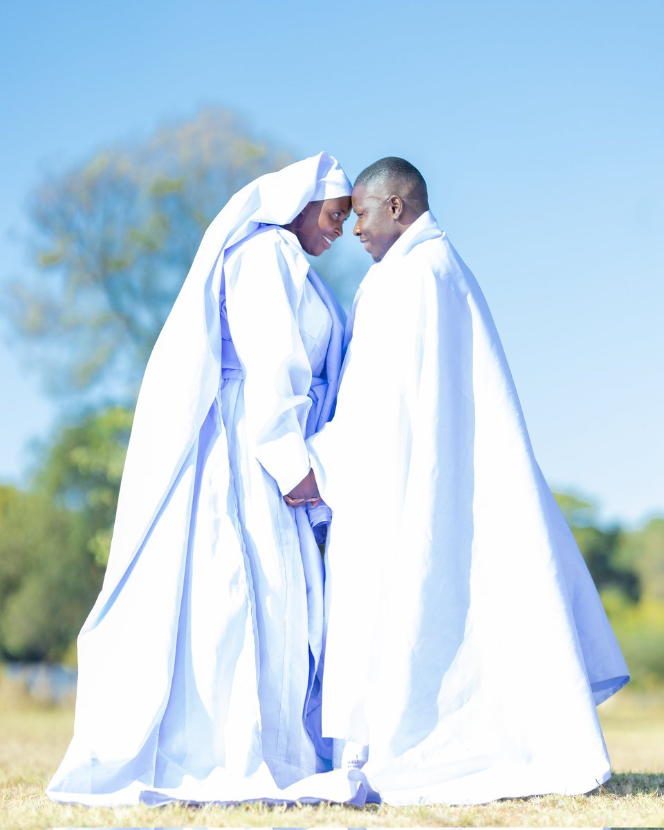 MediaSalva's tweet photo. Congrats madzibaba Julius and Madzimai Linda. #whenithappenswewillbethere
#salvawemapikicha
#welovewhatwedo
#salvatotheworld
#pakudasnap https://t.co/7uADGQ35Sv