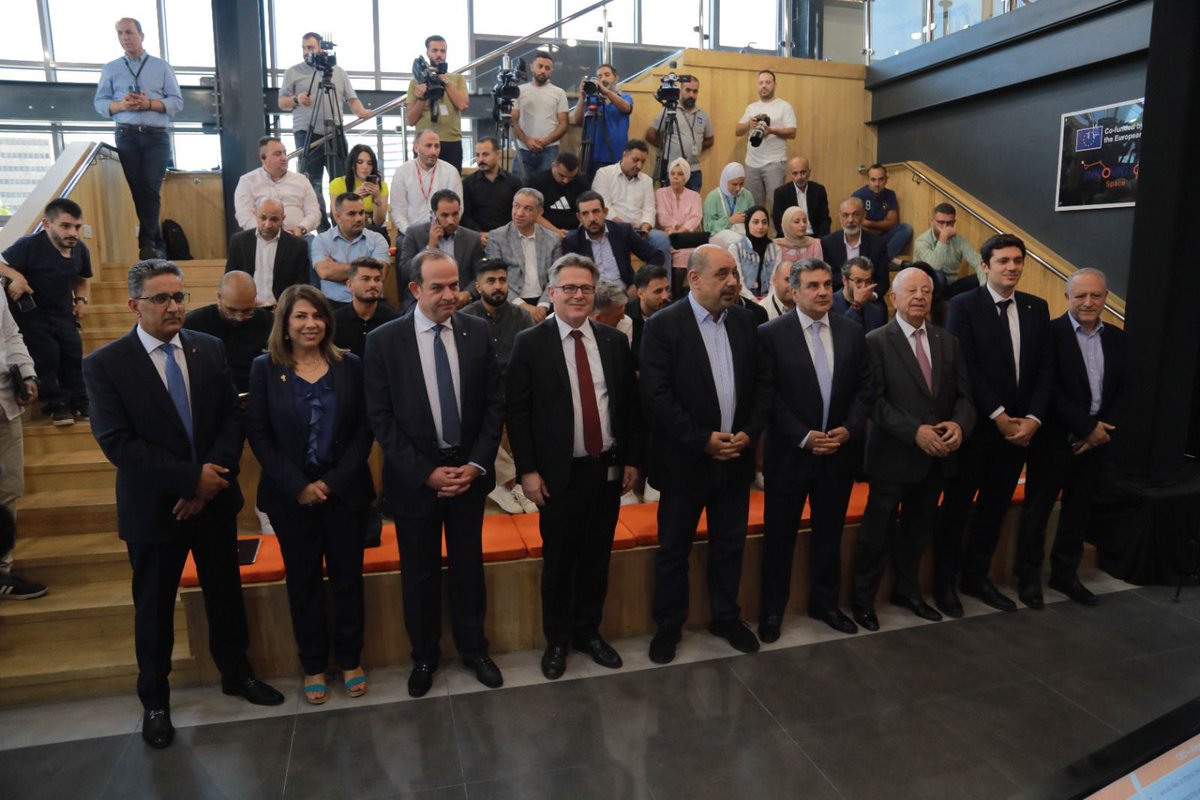 MansourPhilippe's tweet image. Hello, @OrangeJO 🚀#5G 🚀 !As the responsible digital leader, we’re so proud to launch this game-changing technology today to drive innovation, digital transformation, job creation, economic growth &amp;amp; enhance the quality of life. #ImaginationCloserToReality ! @orange @orangeafrica