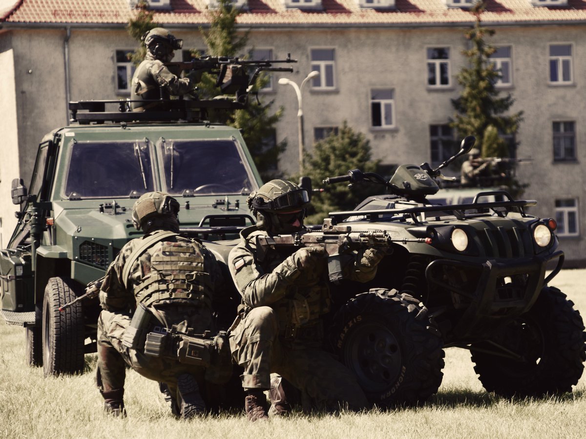 9pulkrozp's tweet image. Gotowi na szkolenie❓ Zapraszamy do udziału w akcji #TrenujZWojskiem w #9pr - już 1⃣5⃣ lipca w Lidzbarku Warmińskim‼️ Zgłoszenia zawierające niezbędne dane (imię i nazwisko, wiek oraz nr telefonu) należy przesłać na adres: 9pr.klubzolnierski@ron.mil.pl ‼️ 
@MON_GOV_PL