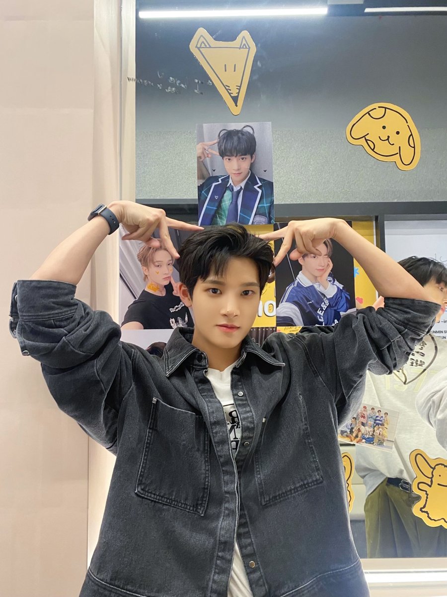 xikers_official's tweet photo. [#준민] 유준이에게 남찍사를 부탁했을 때💢💢
#xikers #싸이커스 https://t.co/iP94ft6oF9