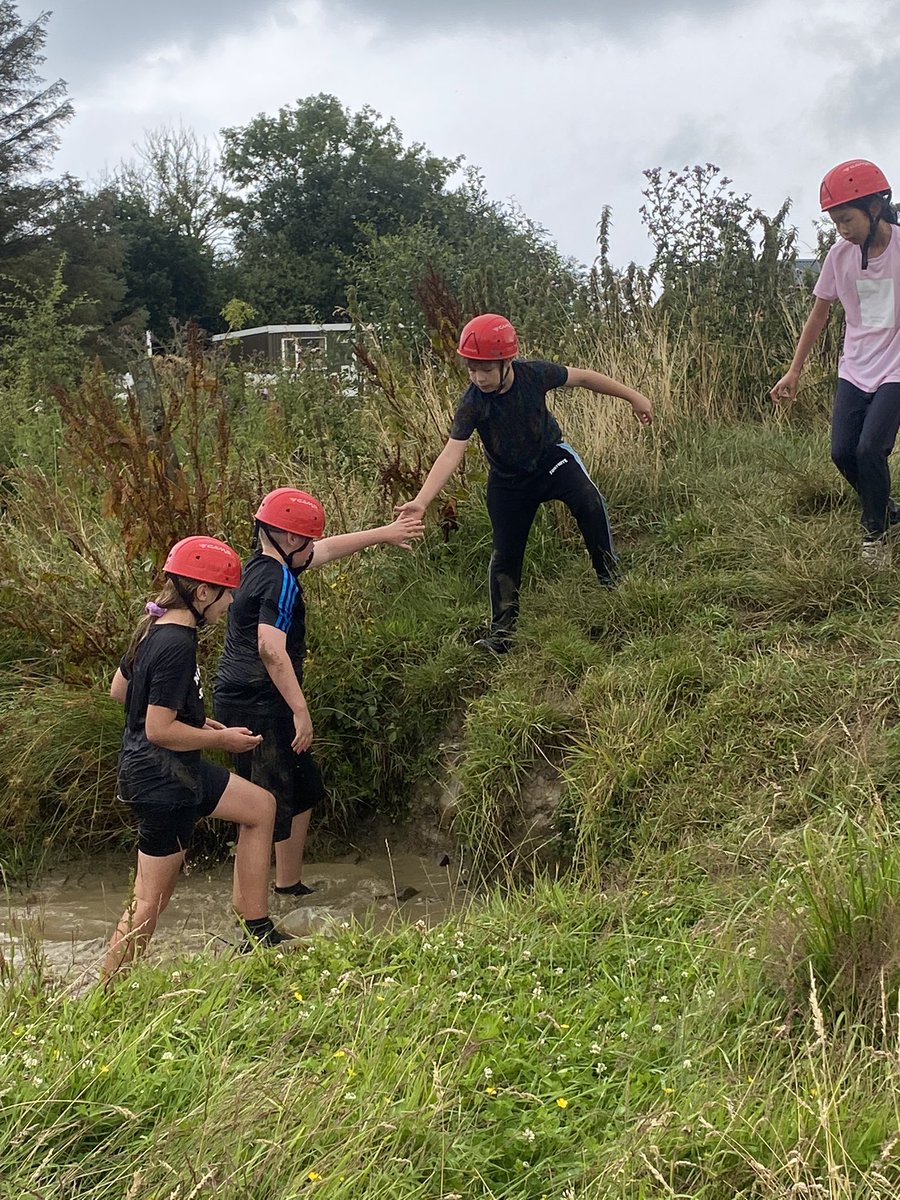 YsgolPenRhos's tweet photo. Mud run💪🏽 #llain https://t.co/x5c0qroNSg