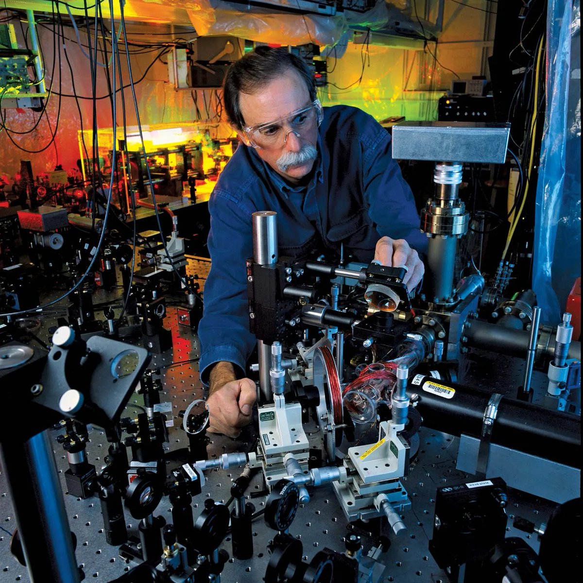 Dave Wineland of <a href="/uoregon/">University of Oregon</a> physics describes childhood in Sacramento, measuring the electron g-factor at <a href="/PhysicsUwa/">Department of Physics at University of WA</a> , the world-class instruments offered by <a href="/NIST/">National Institute of Standards and Technology</a>, building atomic clocks, and what it was like to win the <a href="/NobelPrize/">The Nobel Prize</a>
   
aip.org/history-progra…