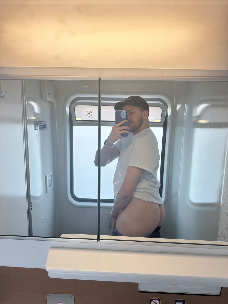 bttmkingg's tweet photo. @hungnerd_latino @lucian_william_ 🥰 https://t.co/G4RMyCbpuD