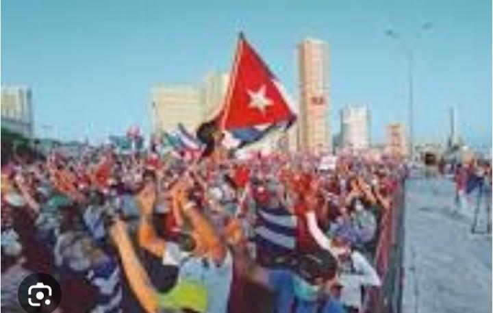 El imperio yanqui y sus odiadores, no tienen nada que celebrar. El 11 de julio de 2021, se produjo en #Cuba una contundente victoria popular, que liquidó en pocas horas, y en momentos difíciles, el golpe blando organizado contra la #Revolución. #ConLaFuerzaDelPueblo