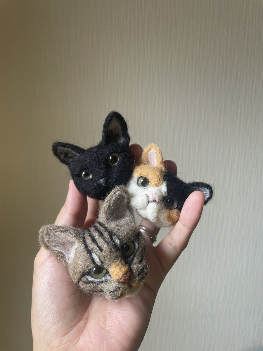 ranneedlefelt's tweet photo. にゃんこ博覧会のお知らせをせず終わってしまった！
インスタばっかり更新して忘れがちで
すみません

次のイベントは
にゃんだらけ　名古屋！
16日日曜日のみ出店です(bﾟv`*)

にゃんこ博で人気だった黒猫、キジトラ、白猫など追加で制作してます♪
よろしくお願い致します。 https://t.co/wRWci2M0Op