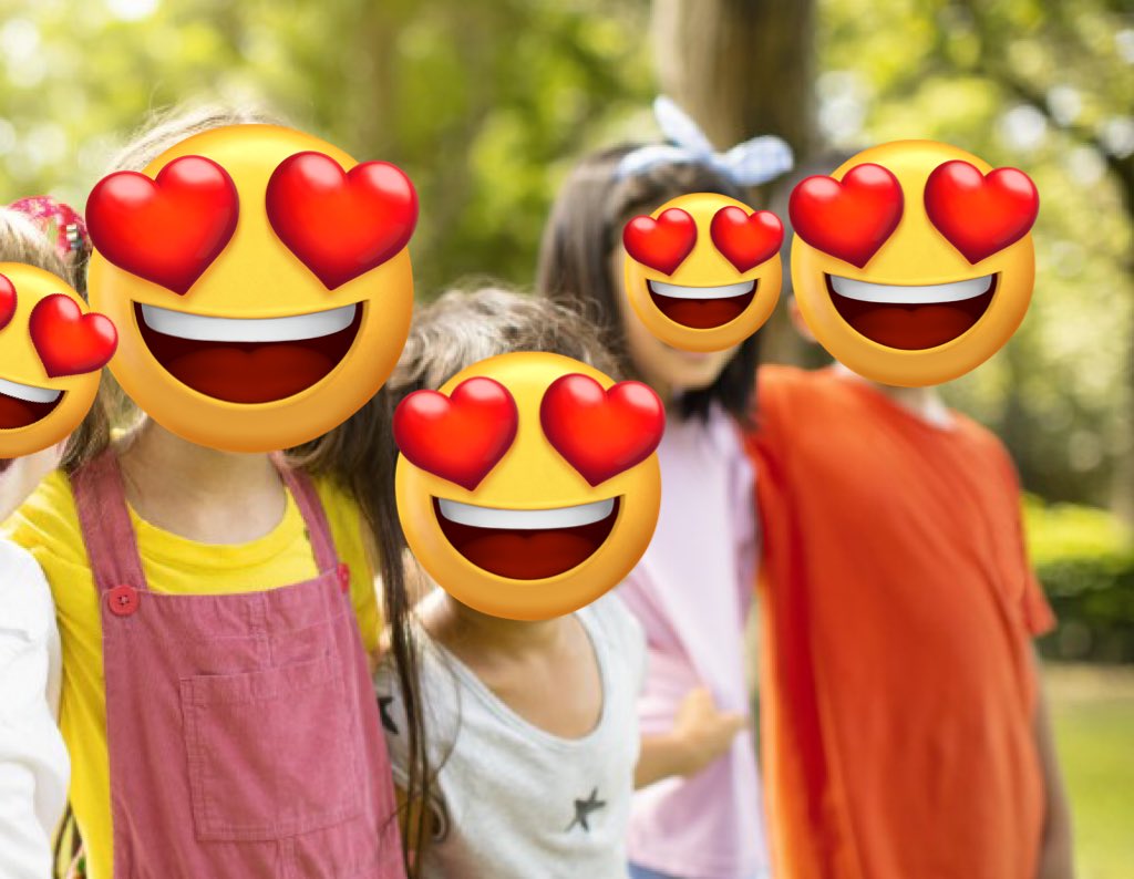 chiaravix's tweet photo. Anno 2050: 

-mamma, ci fai vedere una foto di quando eravamo piccoli?
-certo amore https://t.co/Snjnb0JBKN